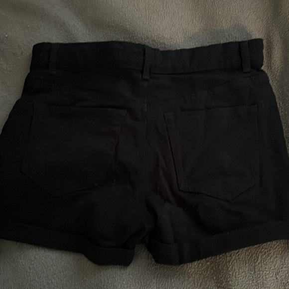 H&M girls black shorts - Picture 2 of 2
